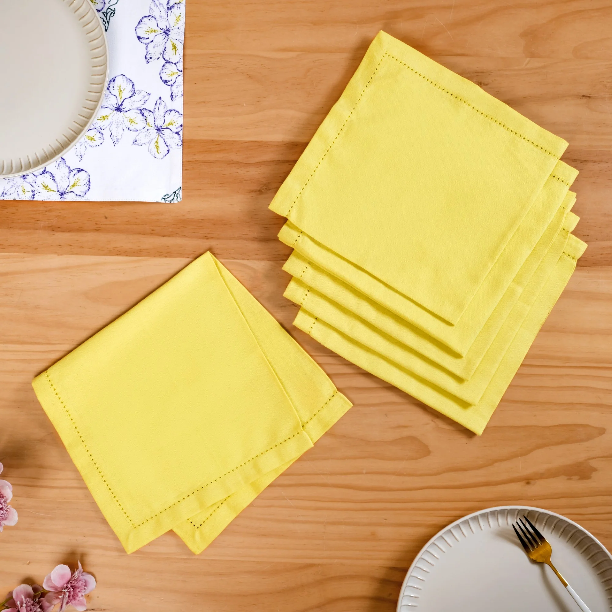 Verde Table Set With Place Mats Napkins Table Runner and Table Cloth - Image 8