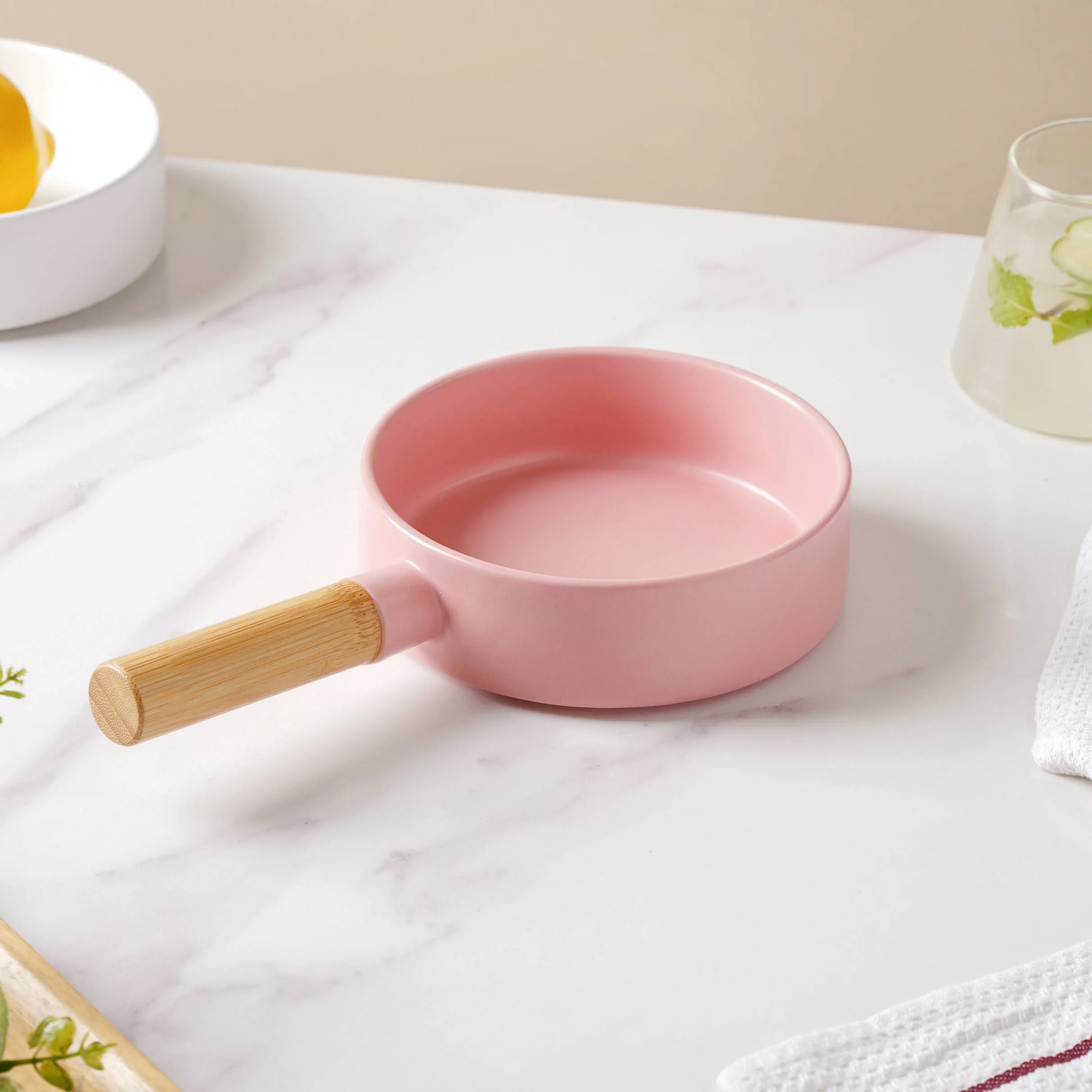 Very Berry Baking Pan With Handle - Image 3