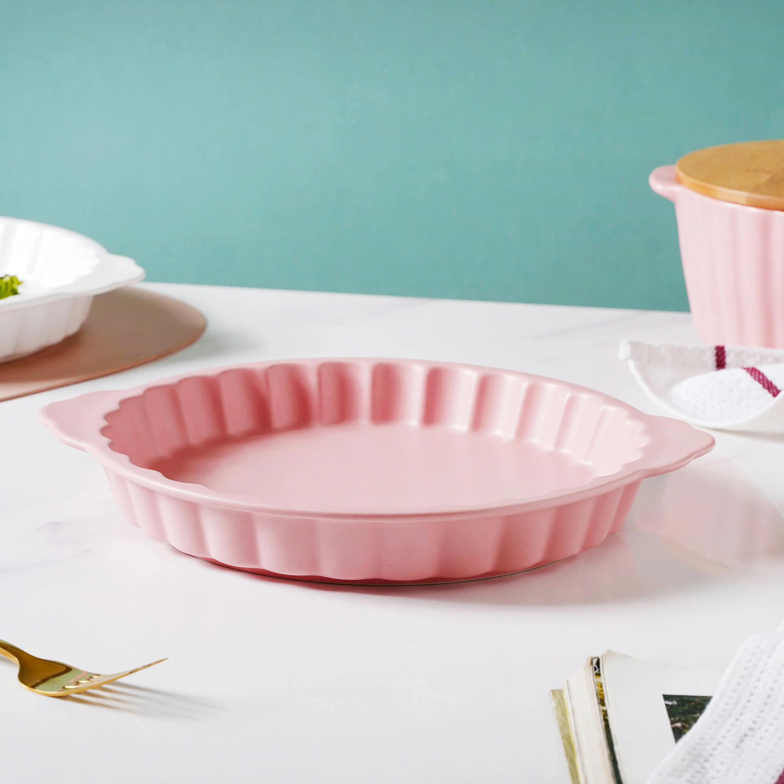 Very Berry Pink Baking Tray 10 Inch - Image 4