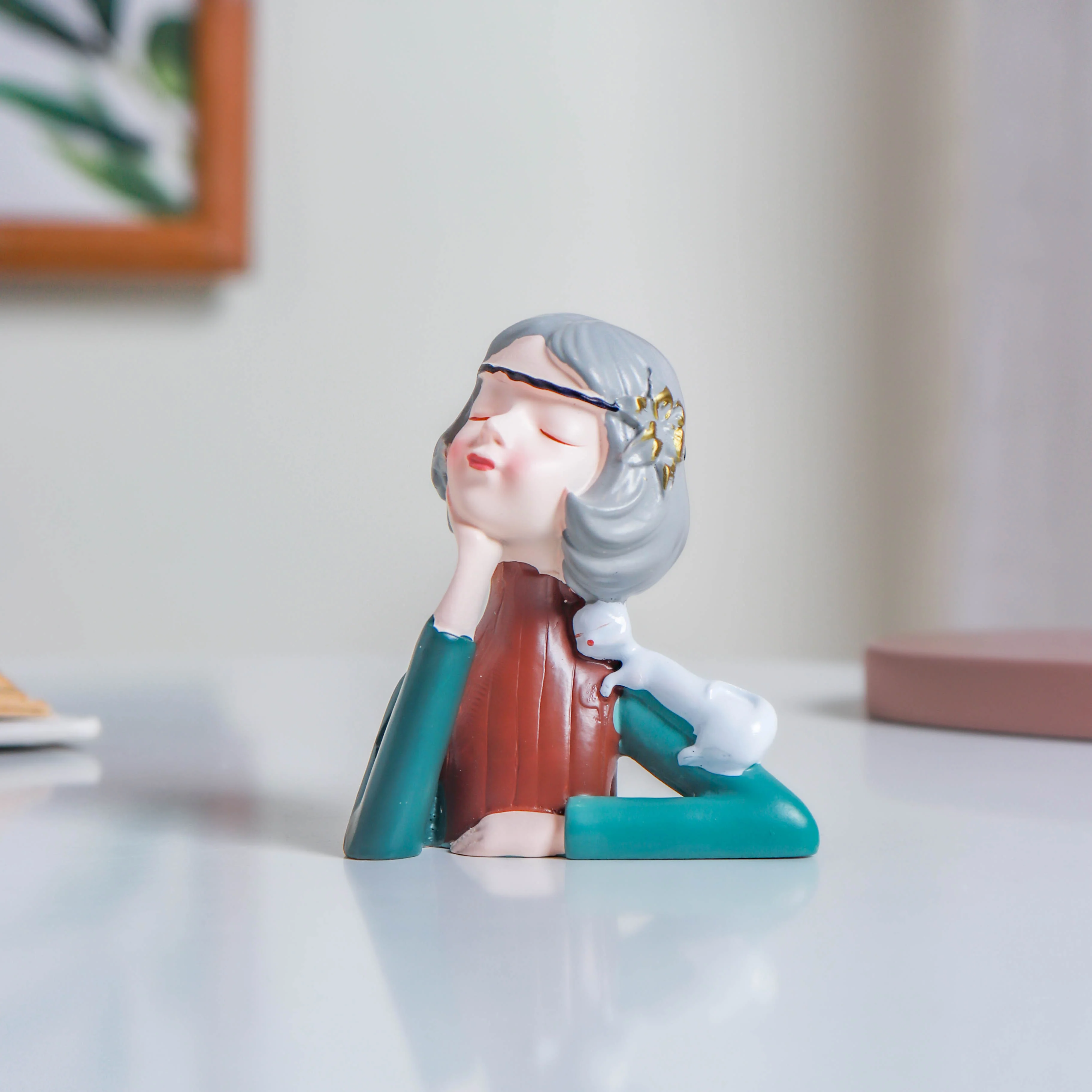 Vintage Figurine Vase - Image 9