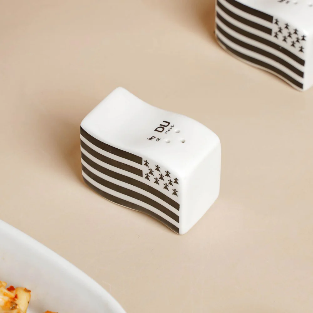 Wavy Ceramic Salt And Pepper Shakers Set Black And White - Image 9