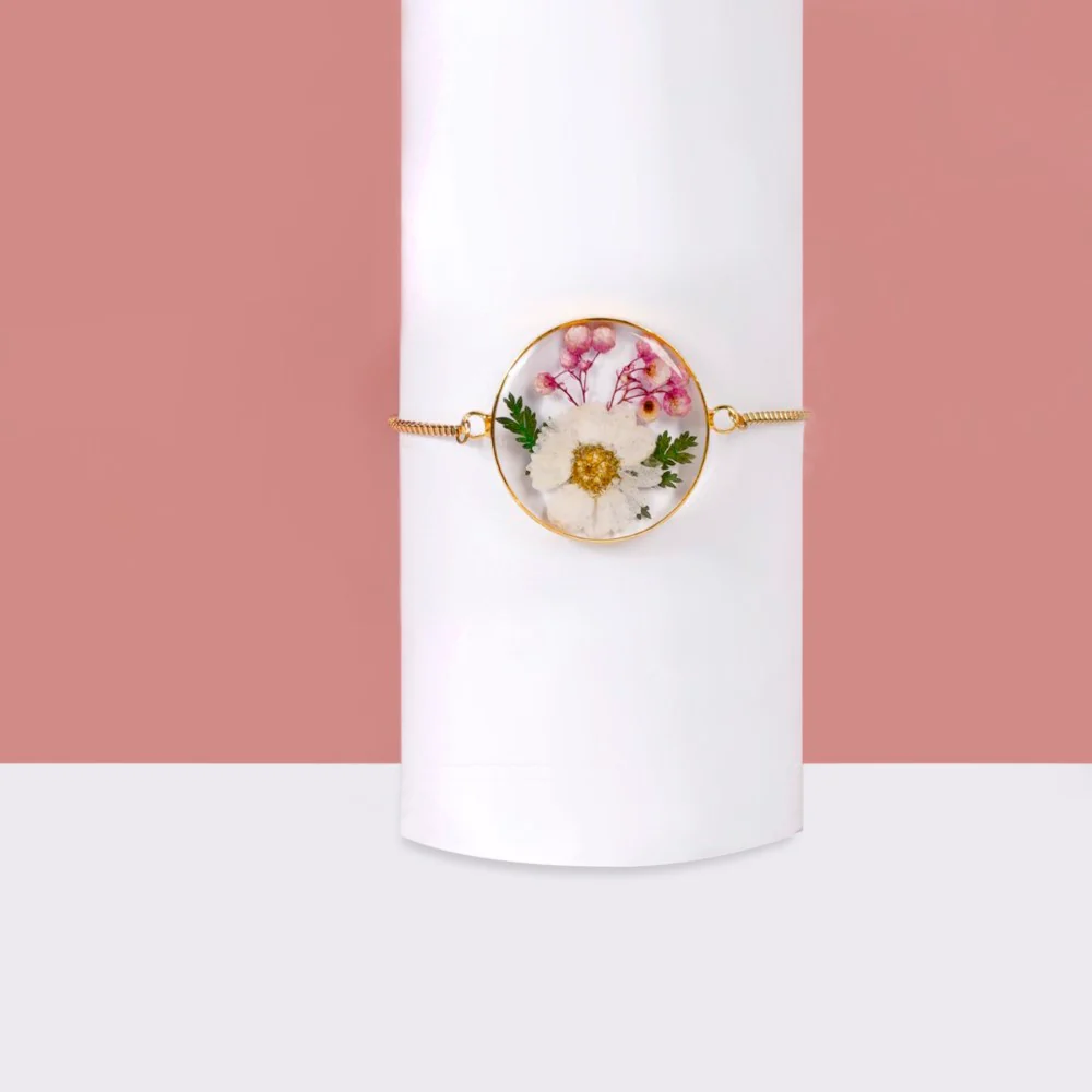 Whispers Of Daisy Gold Chain Bracelet - Image 2