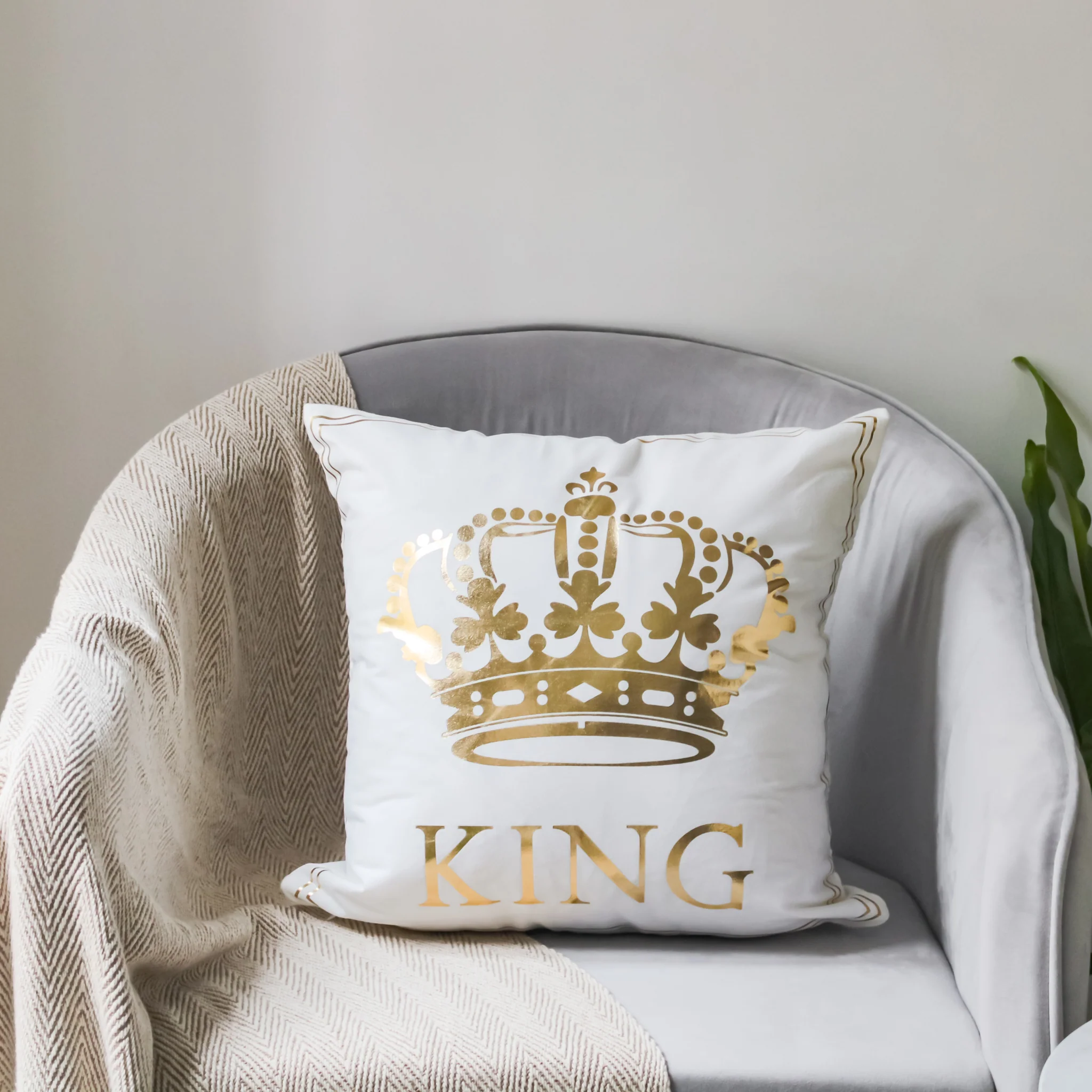 White and Gold Pillow Case - Image 2