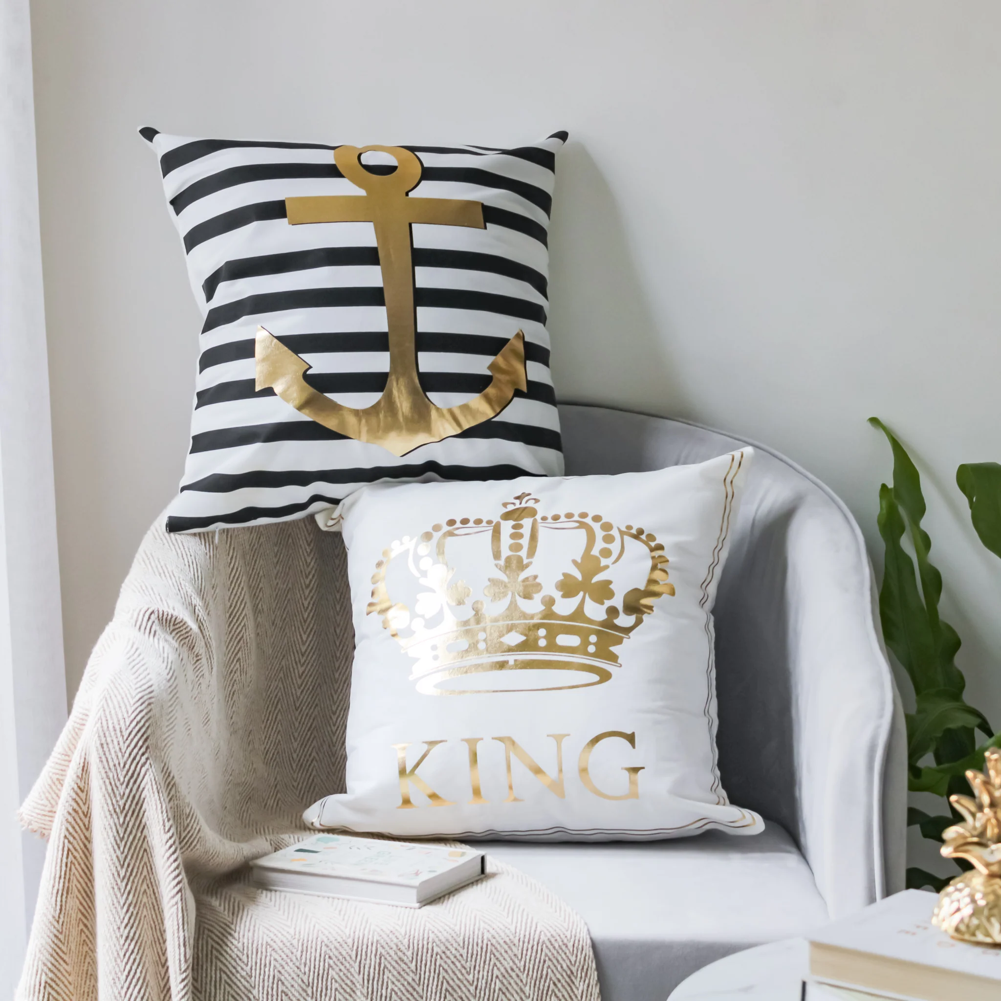 White and Gold Pillow Case - Image 4