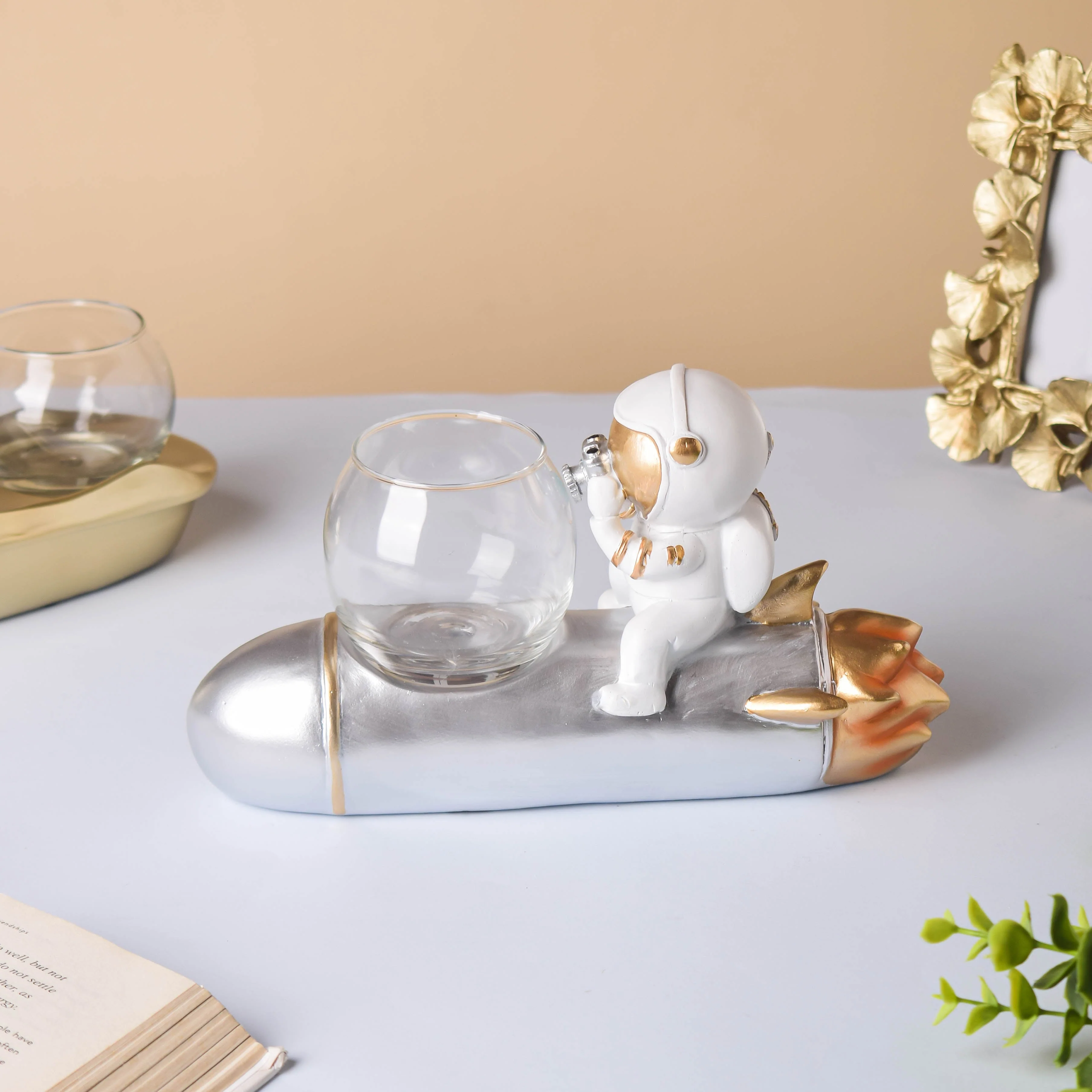 White Astronaut Diver Glass Vase - Image 3