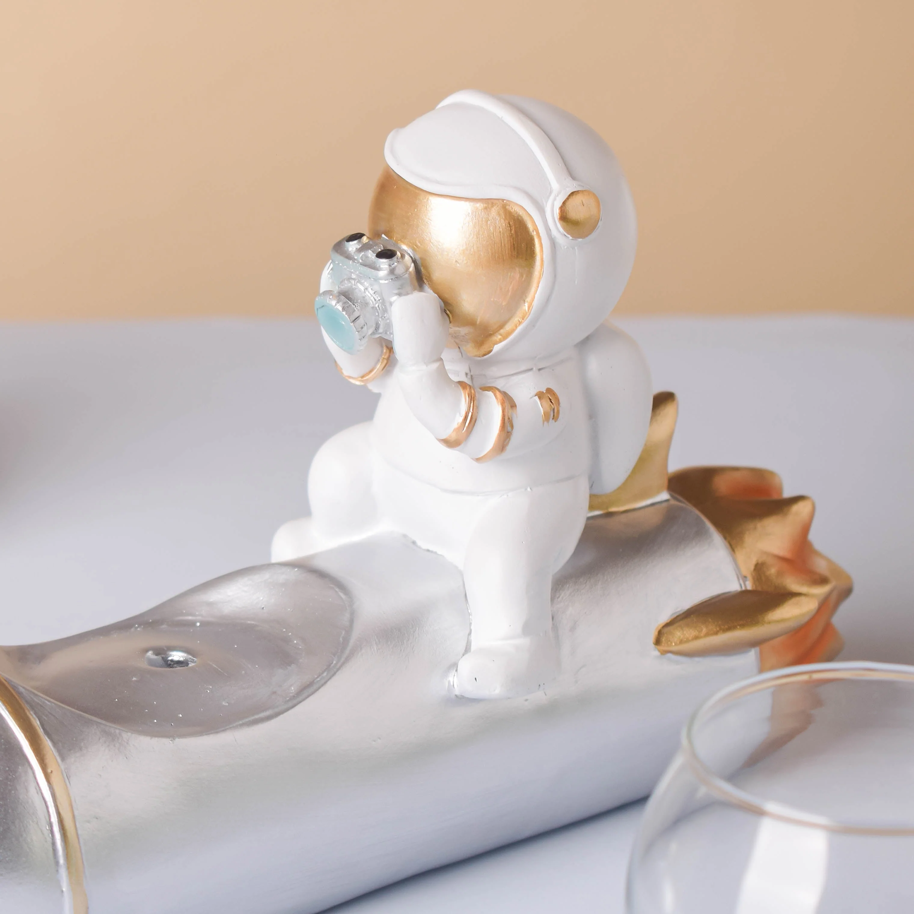White Astronaut Diver Glass Vase - Image 4