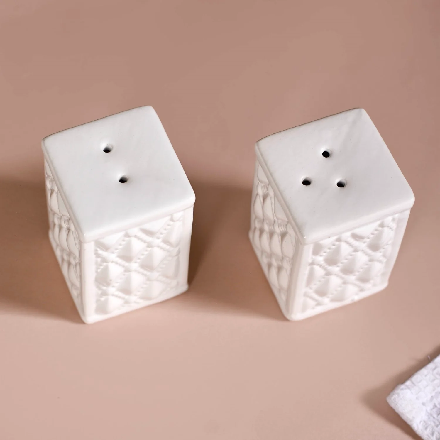 White Chic Ceramic Salt And Pepper Shaker Set - Image 3