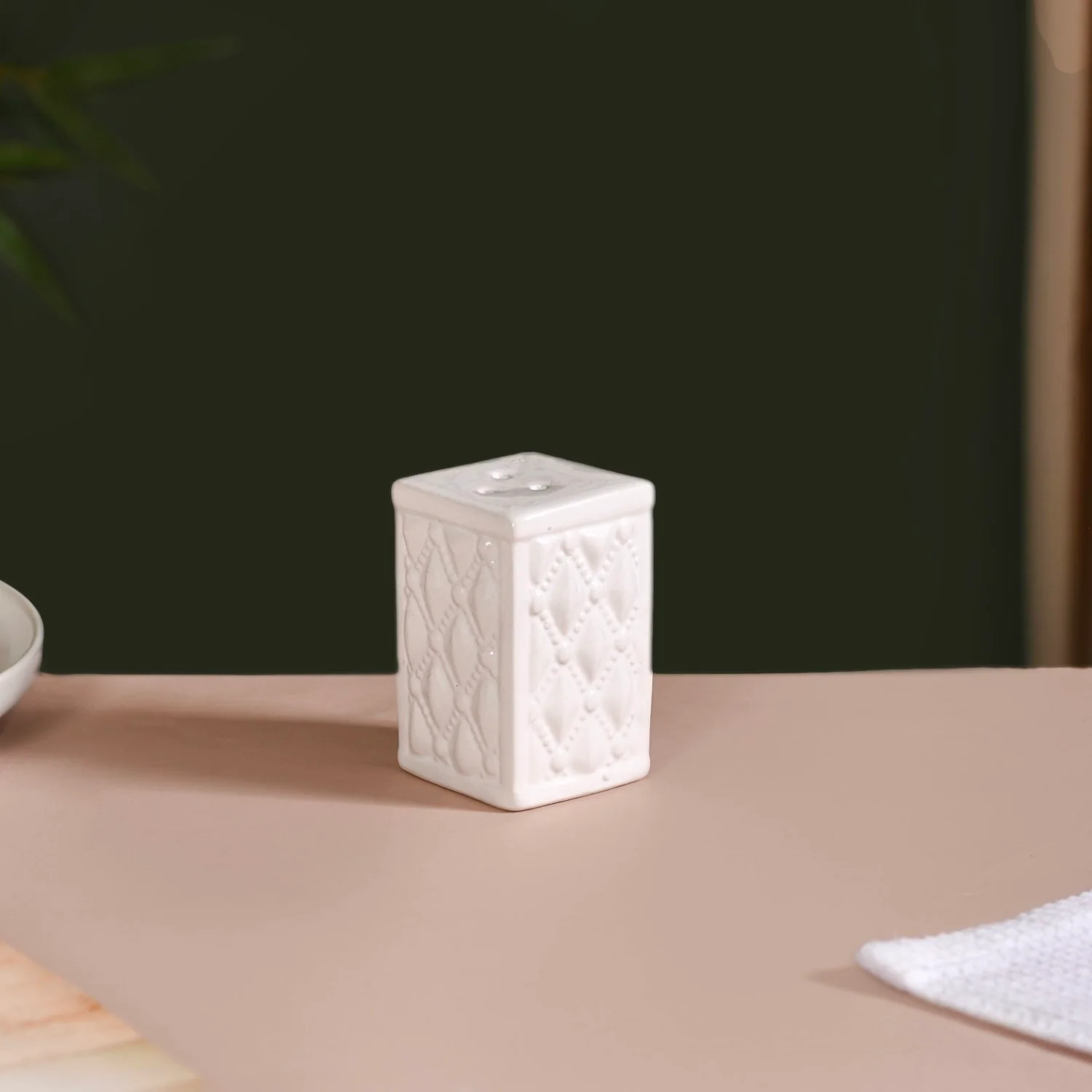 White Chic Ceramic Salt And Pepper Shaker Set - Image 8