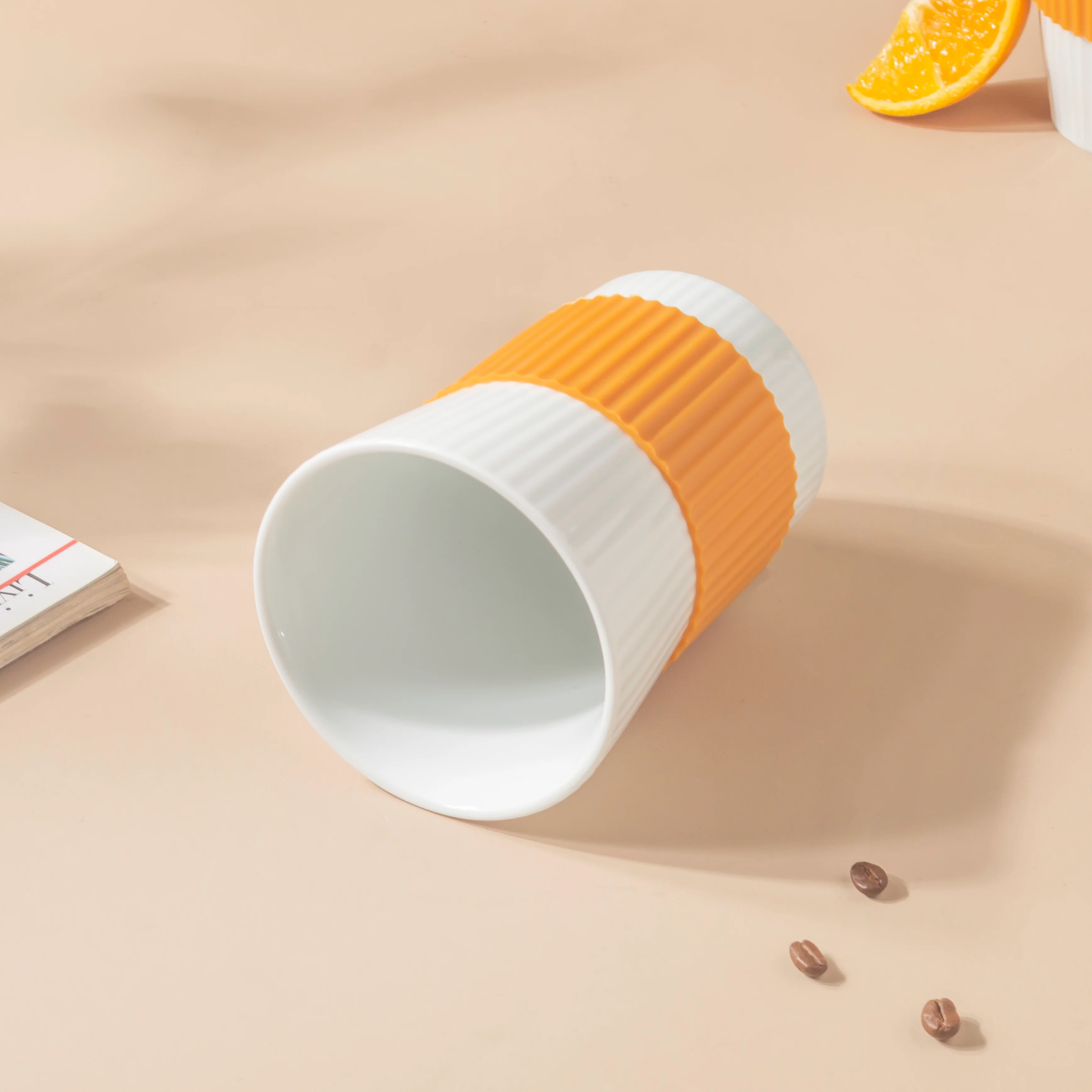 White Ribbed Tumbler With Silicone Band 350 ml - Image 4