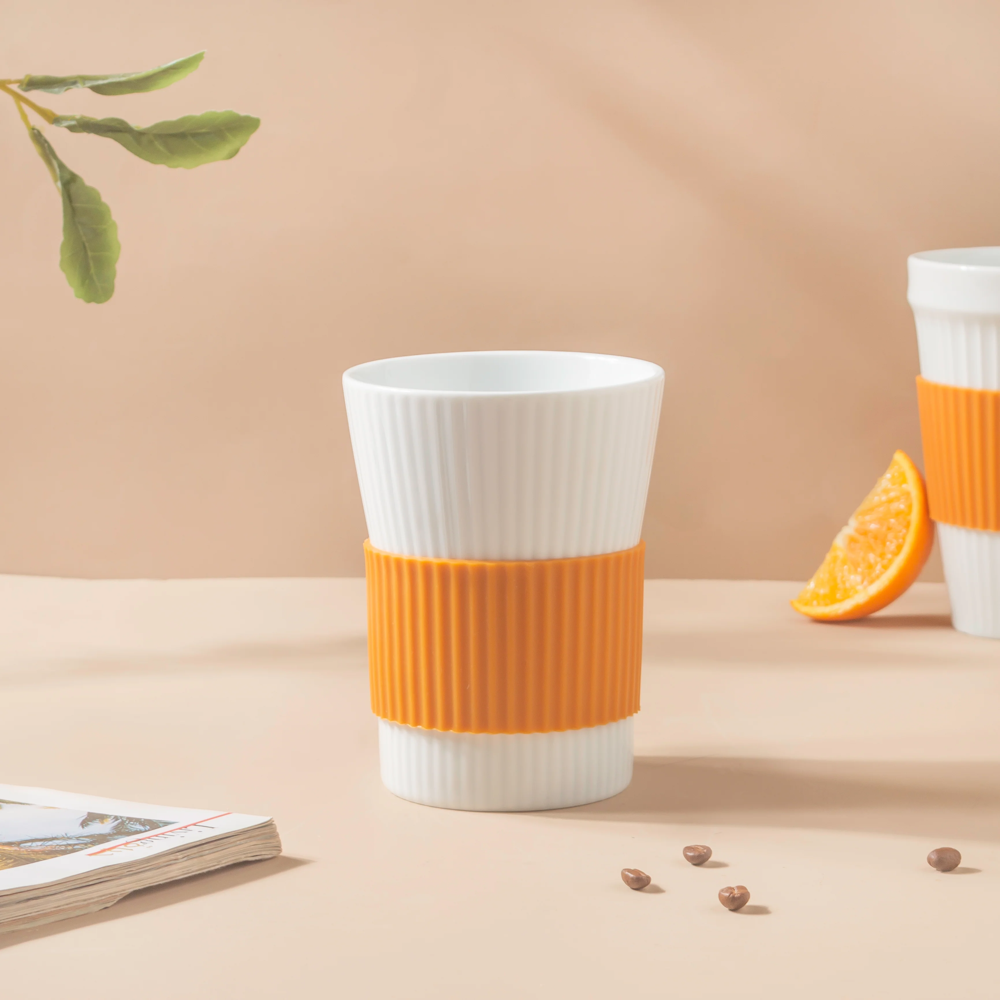 White Ribbed Tumbler With Silicone Band 350 ml - Image 5