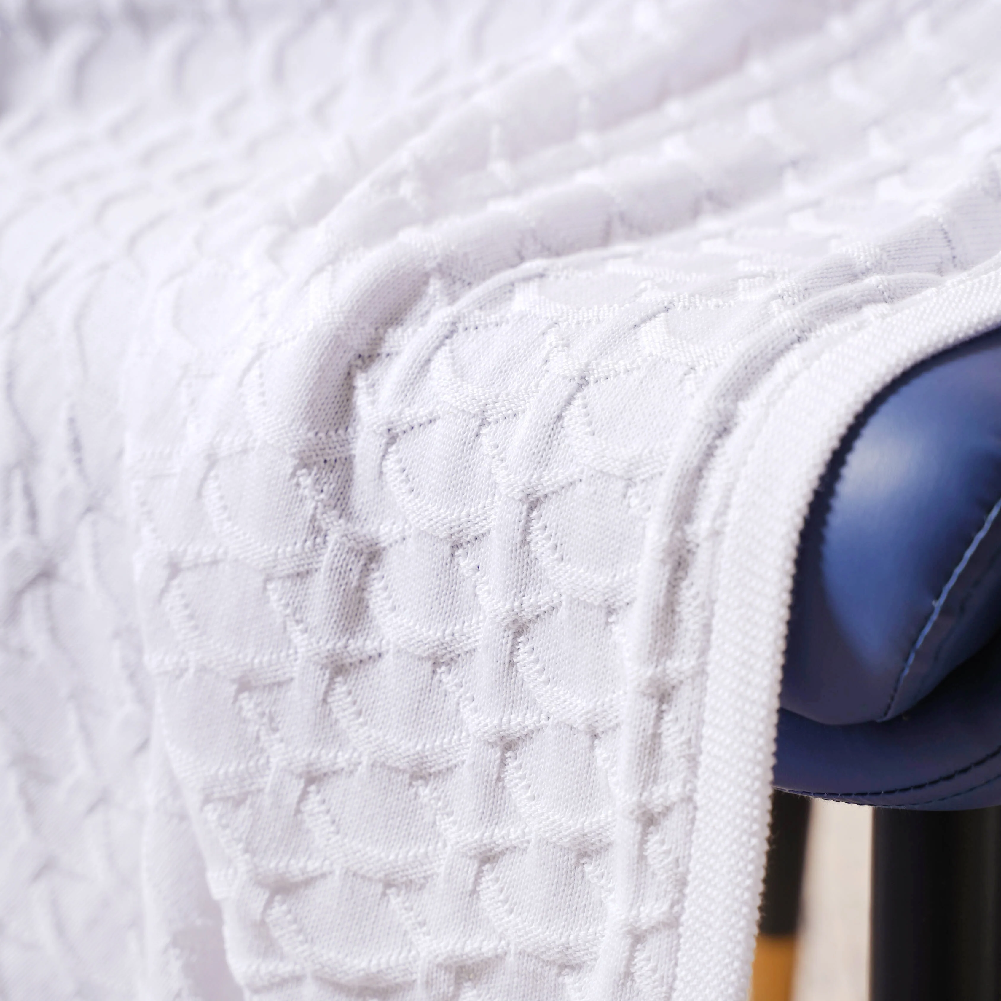 White Rippled Knitted Throw - Image 3