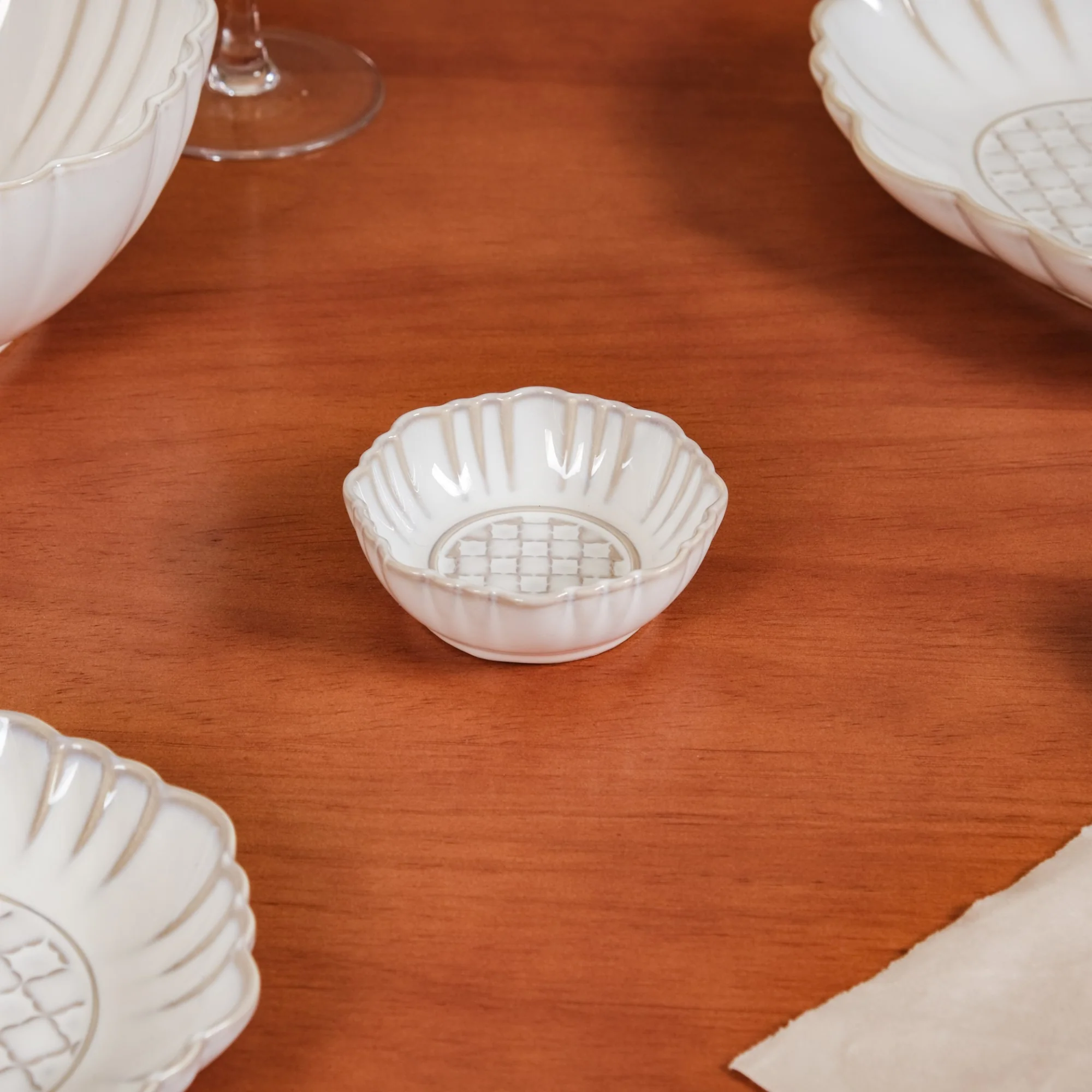 White Stoneware Design 28-Piece Dinner Set For 6 - Image 15