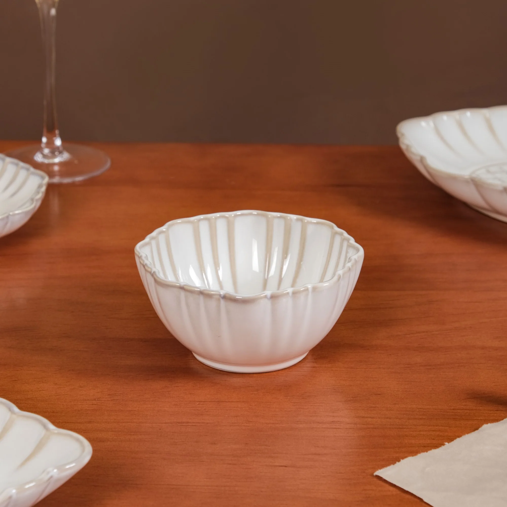 White Stoneware Design 28-Piece Dinner Set For 6 - Image 18