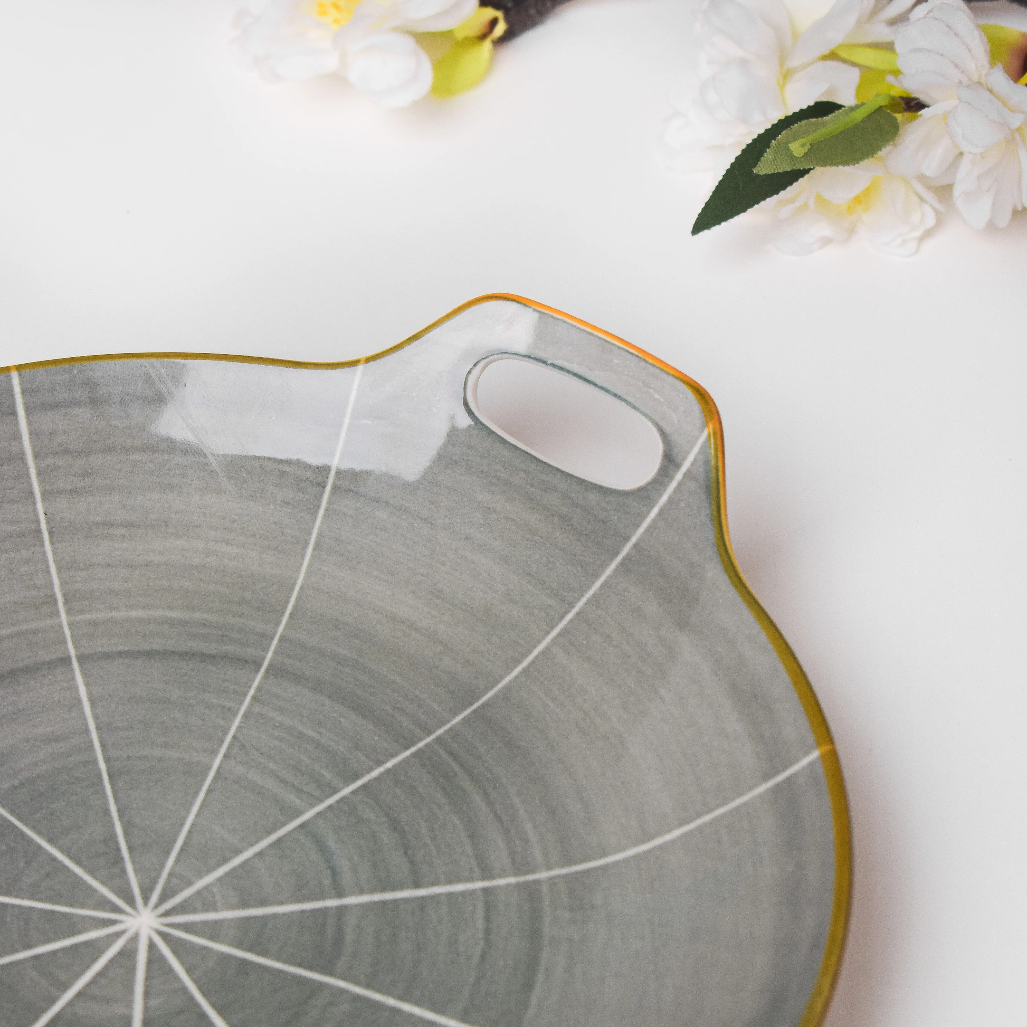 Willow Dark Grey Round Plate With Handle 10 inch - Image 5