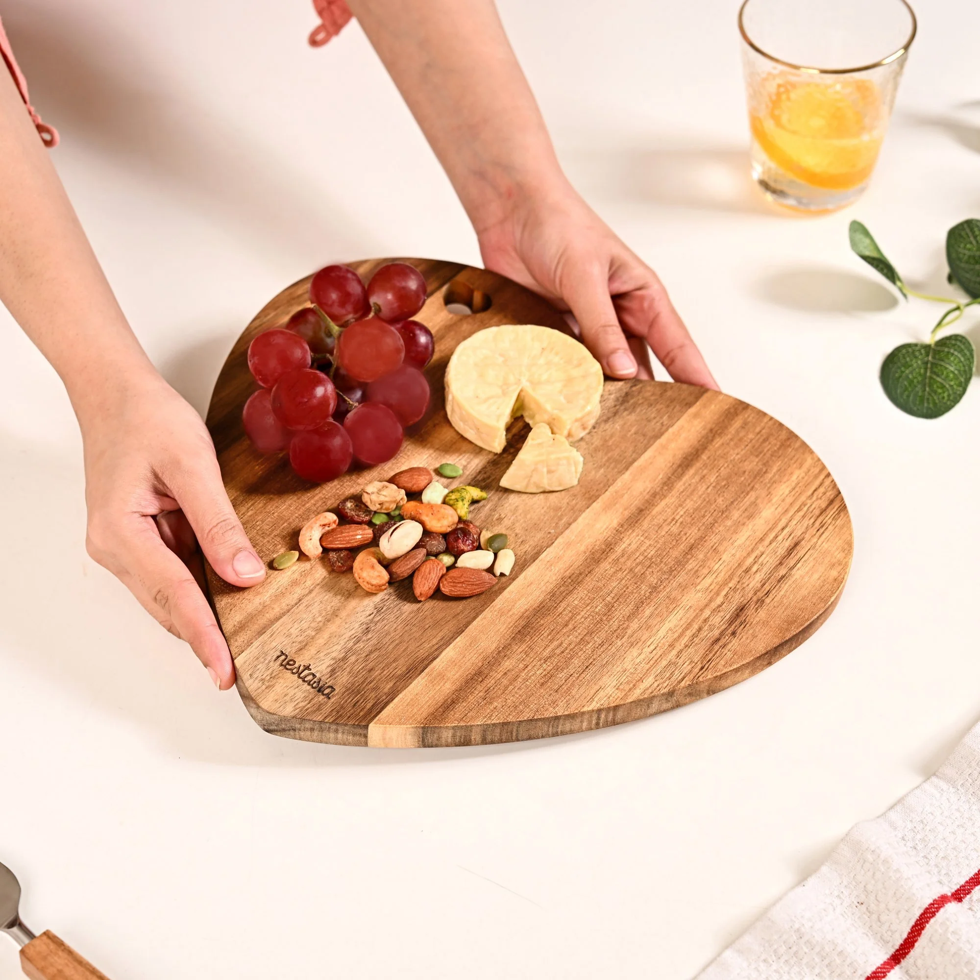 Wooden Heart Acacia Serving Platter - Image 2