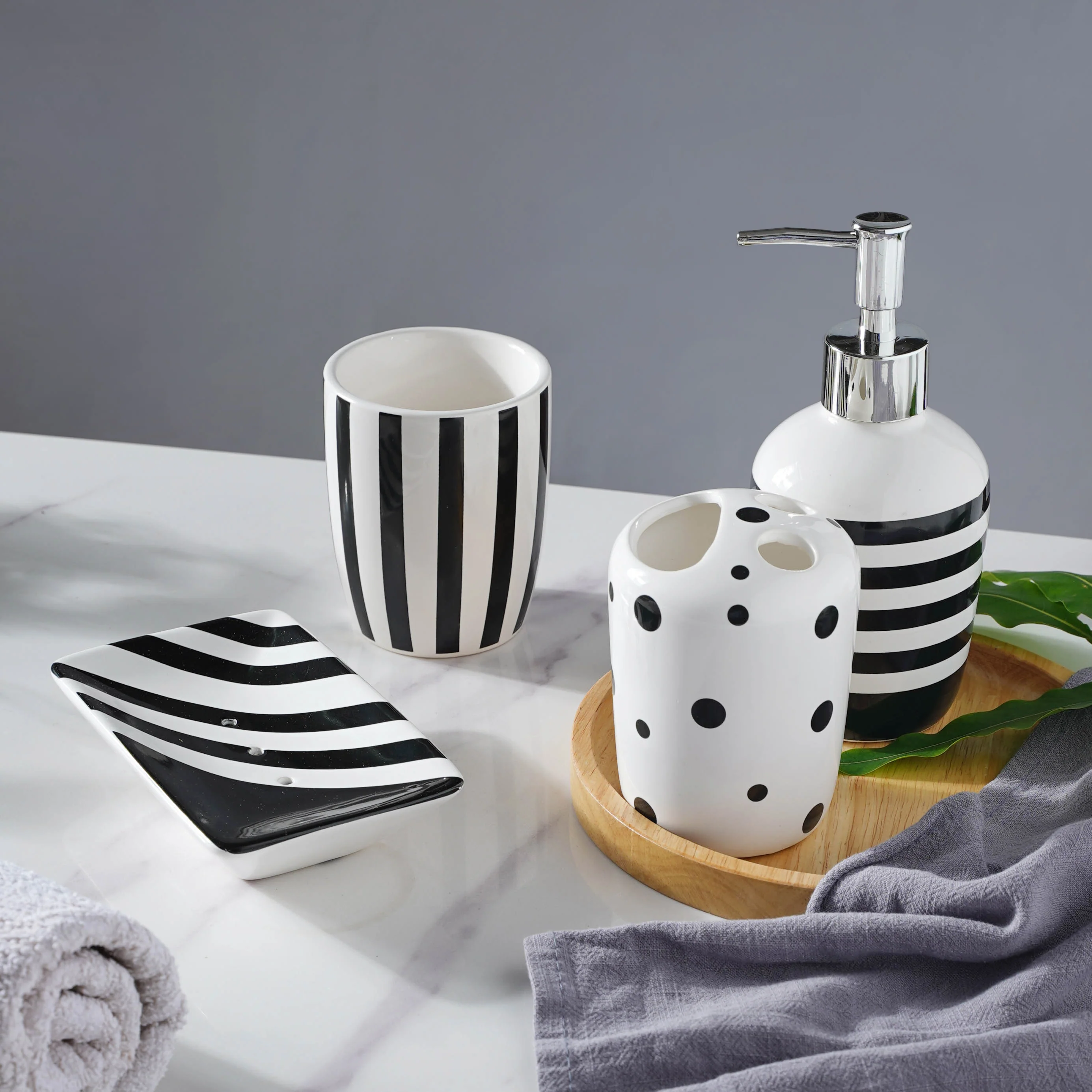 Zebra Stripes Ceramic Bath Set - Image 3